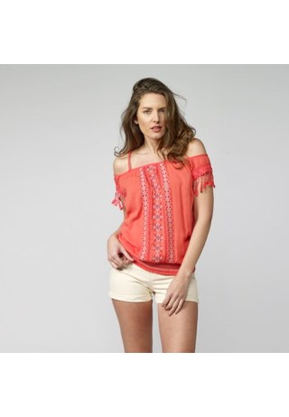 Blusa de bambula Fluida con Escote redondo y Manga corta con hombros descubiertos con Detalle bordados y lentejuelas a contraste en delantero y Bajo acabado en banda elástica color Coral para Mujer